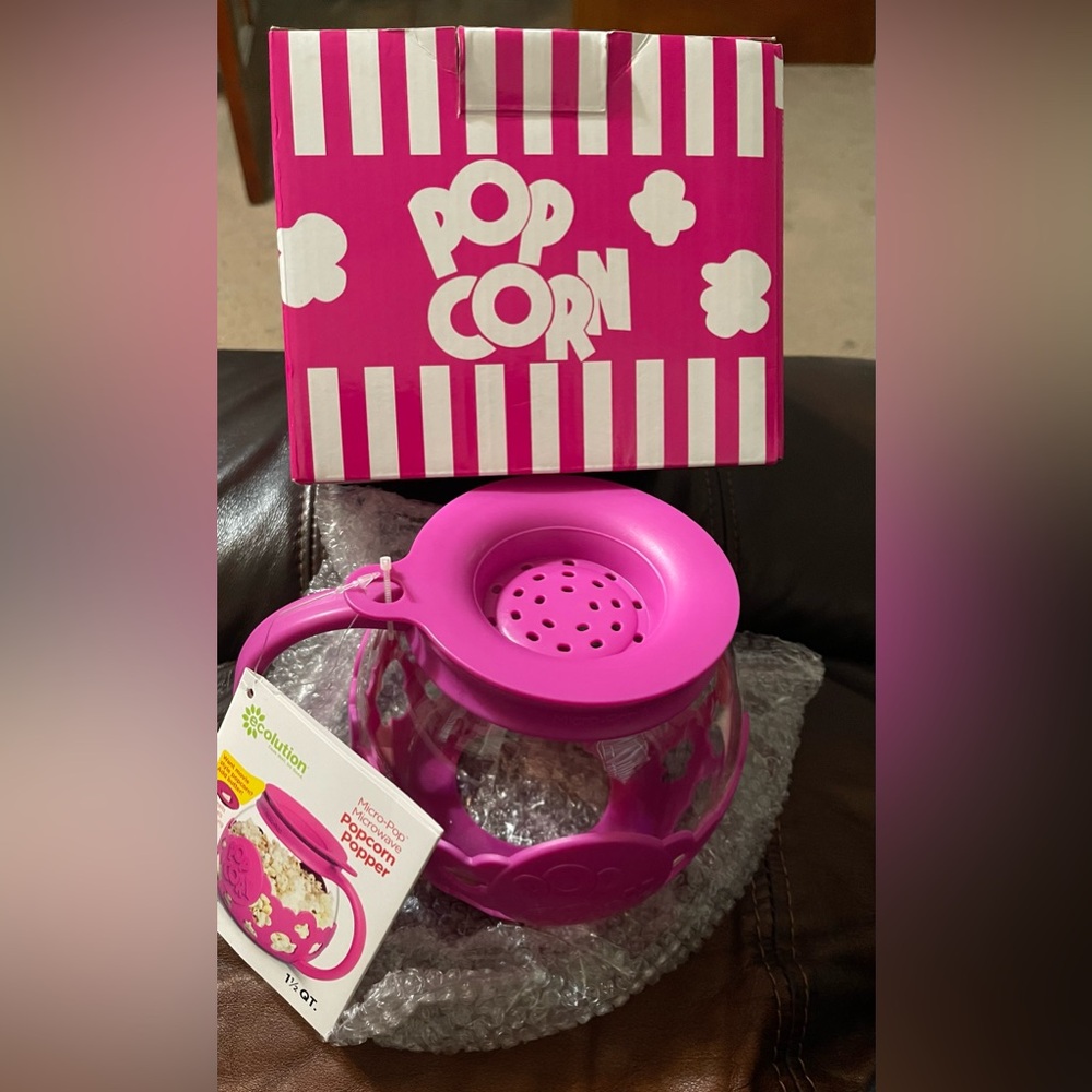 Micro-pop Popcorn Popper . Fushia color